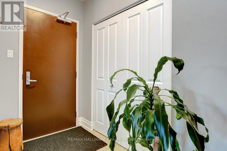 28923008/1101-90-landry-street/vanier/ottawa/ontario/K1L0A9_4