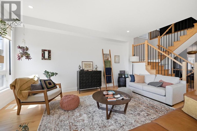 29652155/540-bobolink-ridge/stittsville-south/ottawa/ontario/K2S2N6_4