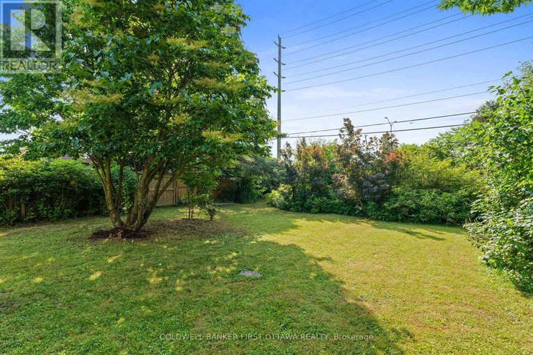 28600094/1883-des-prairies-avenue/queenswood-heights-south/ottawa/ontario/K1E2R5_34