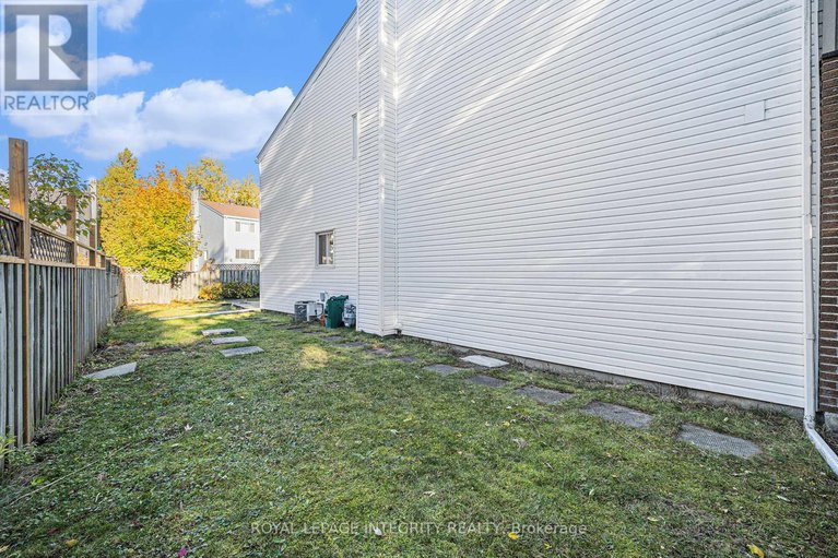 29047086/47-jansen-road/sheahan-estatestrend-village/ottawa/ontario/K2H5W6_30