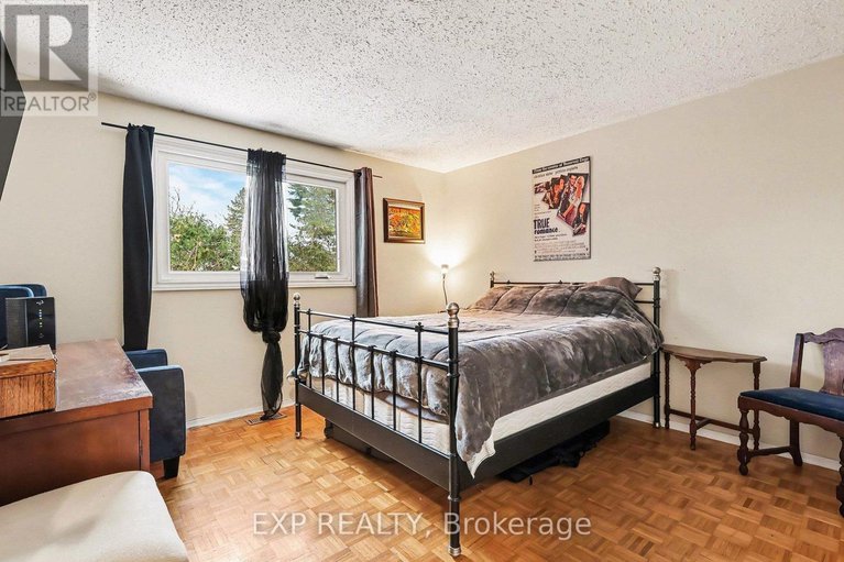 29270585/15-wedgewood-crescent/blackburn-hamlet/ottawa/ontario/K1B4B5_13