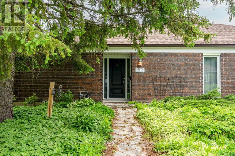 27687403/1932-marquis-avenue/ottawa/ontario/K1J8J2_4