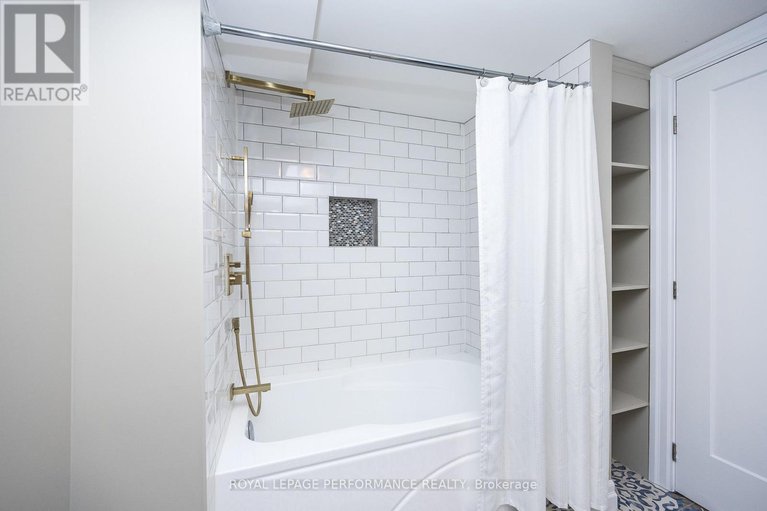 28604783/1398-jamison-avenue-s/bilberry-creekqueenswood-heights/ottawa/ontario/K1E1J5_39