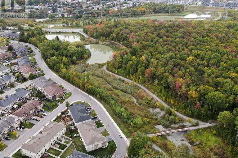 28913501/266-shinleaf-crescent/mer-bleuebradley-estatesanderson-park/ottawa/ontario/K1W0J2_46
