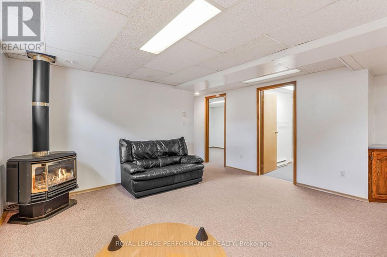 28348539/61-albert-street/embrun/russell/ontario/K0A1W1_18