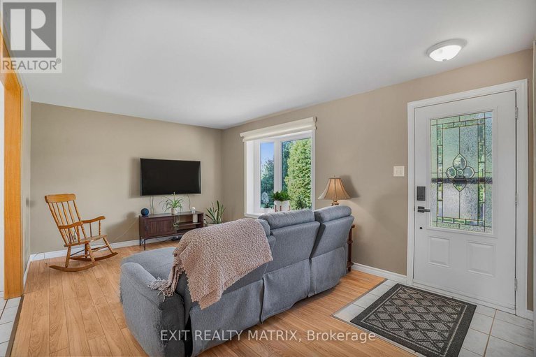 28853984/2896-front-road/east-hawkesbury-twp/east-hawkesbury/ontario/K6A2R2_3