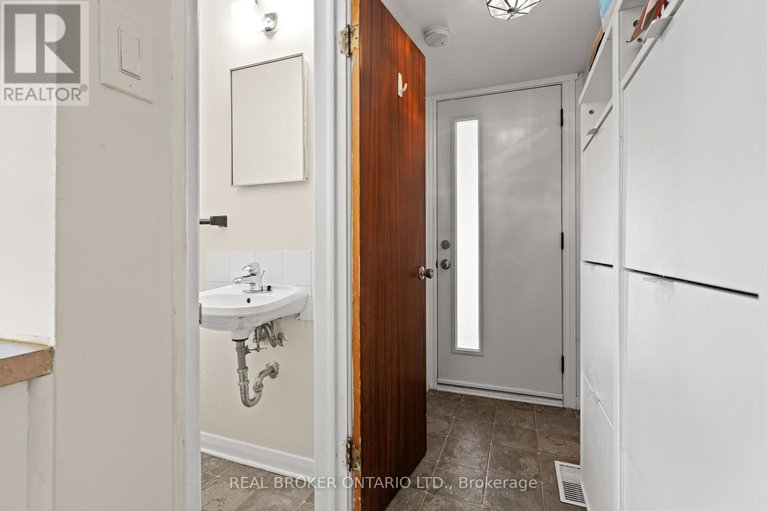 29028526/1229-cobden-road/queensway-terrace-southridgeview/ottawa/ontario/K2C2Z4_10