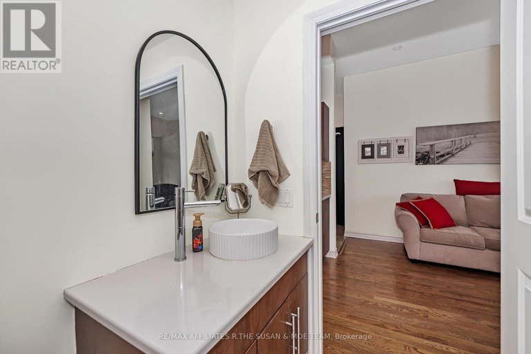 29295935/308-682-churchill-avenue-n/laurentianview/ottawa/ontario/K1Z5G5_29