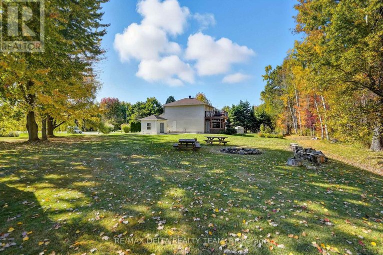 29027836/1099-des-erables-court/clarencerockland-twp/clarence-rockland/ontario/K4K1K9_33