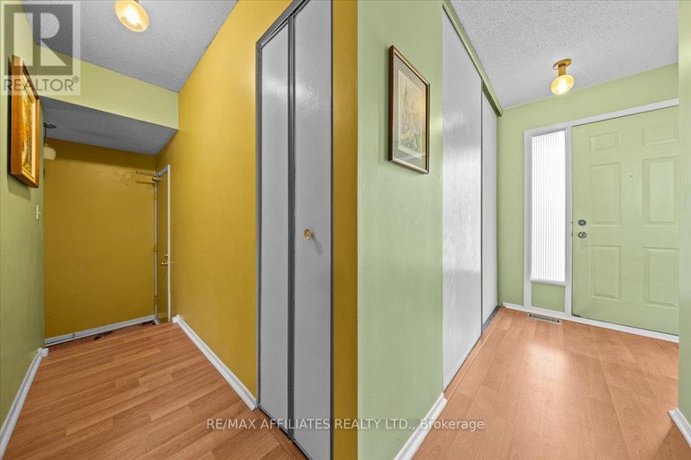 28911967/1093-st-lucia-place/convent-glen-north/ottawa/ontario/K1C2G4_4