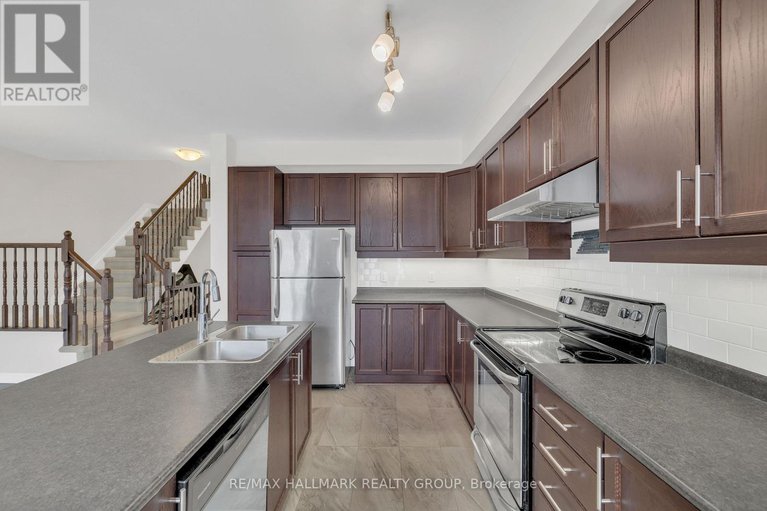 28420160/1022-cobble-hill-drive/cedargrovefraserdale/ottawa/ontario/K2J0J7_9