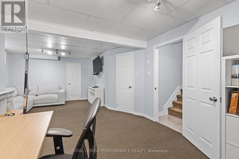 29606719/219-switzer-avenue/westborohampton-park/ottawa/ontario/K1Z7H8_33