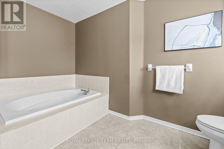 29458293/522-kentmare-crescent/strandherd/ottawa/ontario/K2J5P3_22