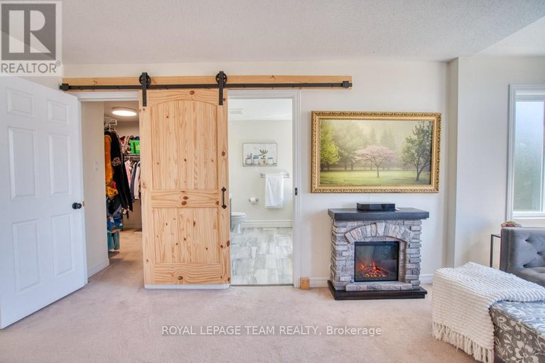 29646083/13-shannondoe-crescent-w/bridlewood/ottawa/ontario/K2M2H1_29