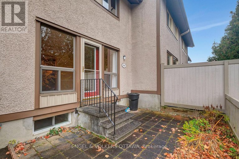 29078631/68-1947-stonehenge-crescent/pineview/ottawa/ontario/K1B4N7_31