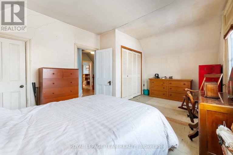 29307487/56-grosvenor-avenue/old-ottawa-south/ottawa/ontario/K1S4S2_17