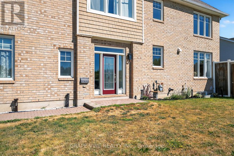 28754446/349-grammond-circle/avalon-west/ottawa/ontario/K4A0T6_3
