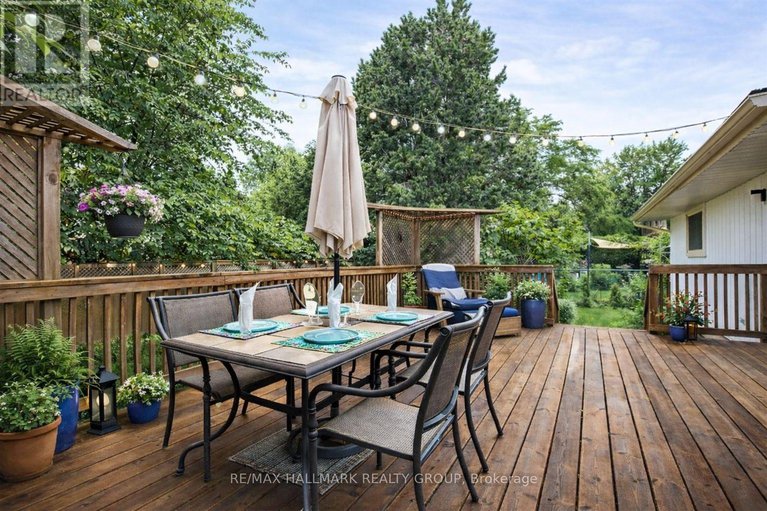 29402068/2036-kings-grove-crescent/beacon-hill-north/ottawa/ontario/K1J6G1_27