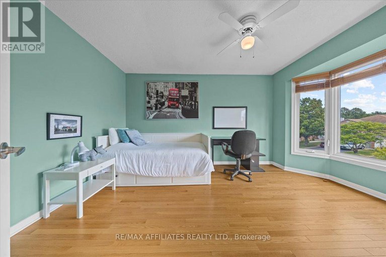 28820212/605-falwyn-crescent/fallingbrookridgemount/ottawa/ontario/K4A2B4_25