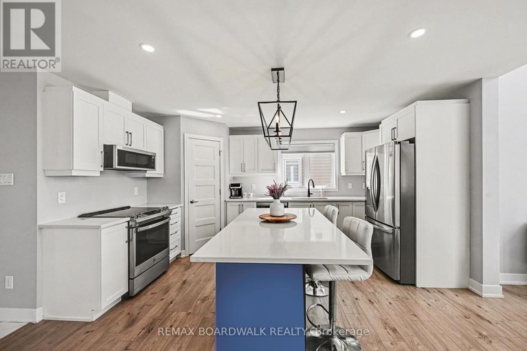 29647826/160-hybrid-street/embrun/russell/ontario/K0A1W0_8