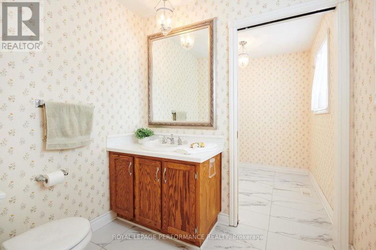 29487498/15-woodfern-court/sheahan-estatestrend-village/ottawa/ontario/K2H8Y9_18