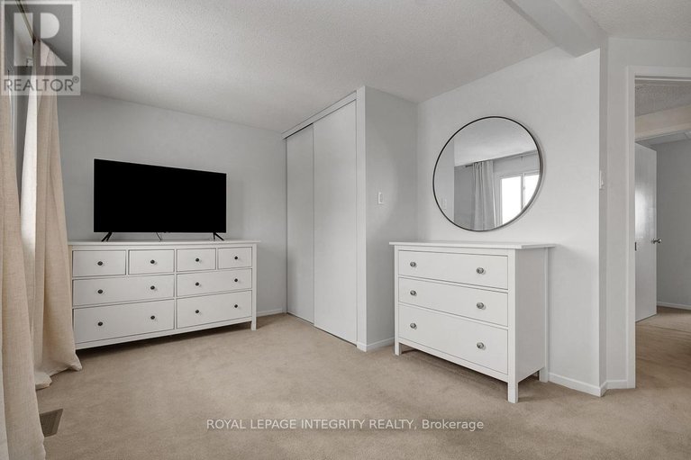 29428716/318-dalehurst-drive/tanglewood/ottawa/ontario/K2G4E4_29