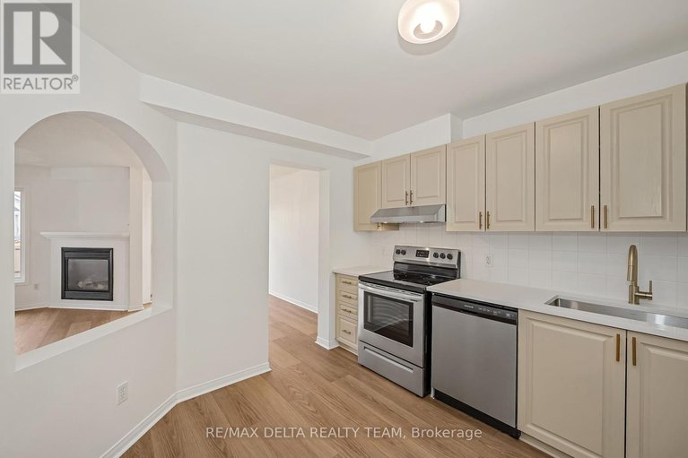 29231240/216-forestcrest-street/chapel-hill/ottawa/ontario/K1C7R5_15