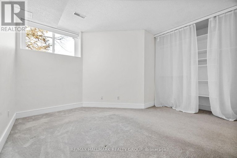 28403096/25-1400-wildberry-court/chapel-hill/ottawa/ontario/K1C7K6_20