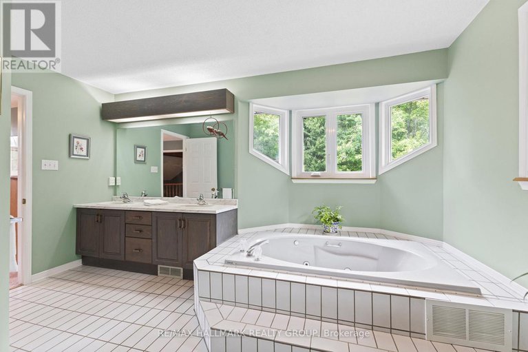 28835565/1103-rideau-bend-crescent/manotick-east-to-manotick-station/ottawa/ontario/K4M1B6_24