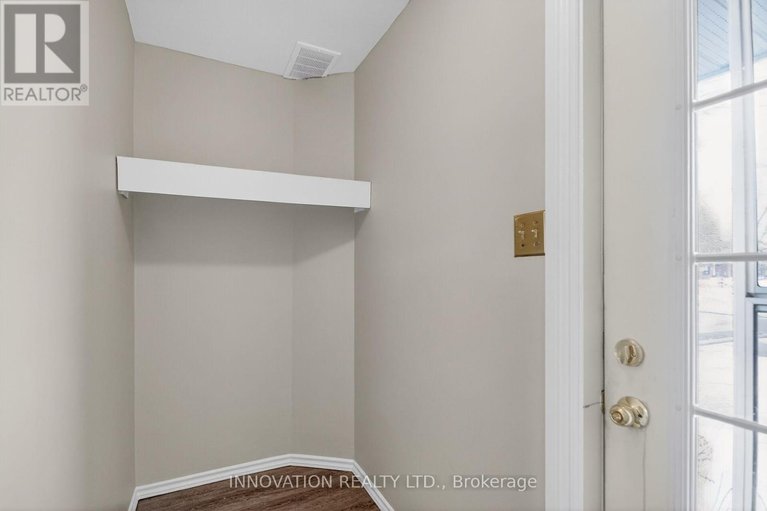 29490132/5-2336-orient-park-drive-e/blackburn-hamlet-south/ottawa/ontario/K1B4N5_5