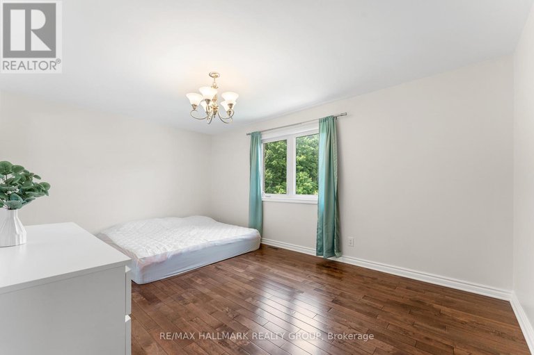 28474229/5749-knights-drive/manotick-east-to-manotick-station/ottawa/ontario/K4M1K2_37