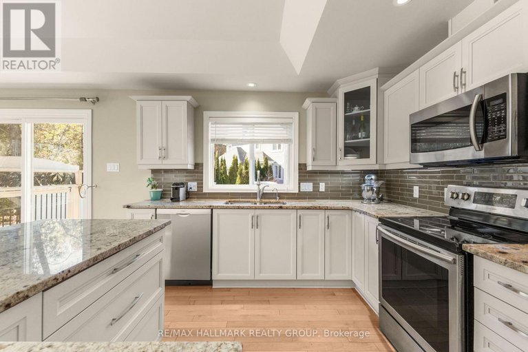 29050098/2605-pierrette-drive/cumberland-estates/ottawa/ontario/K4C1B6_15