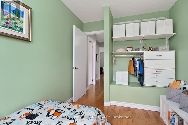 28798908/217-montfort-street/vanier/ottawa/ontario/K1L5P3_21