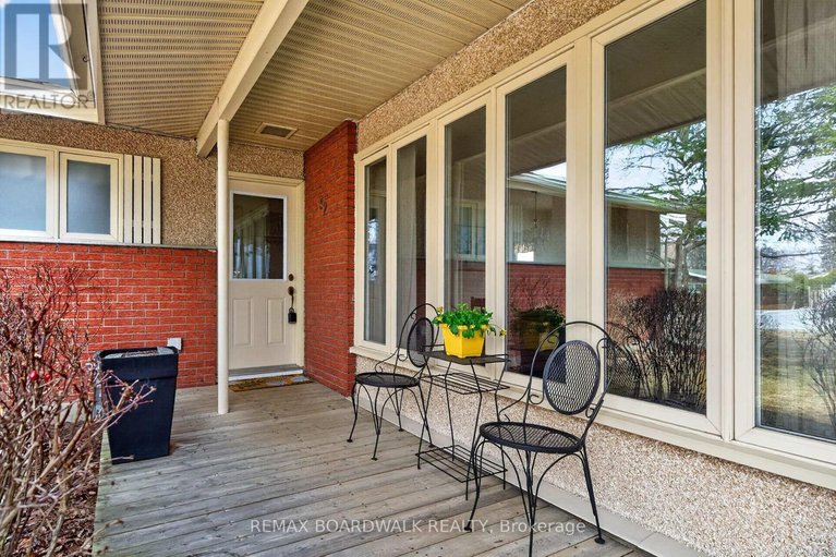 29594831/32-bowmoor-avenue/borden-farmstewart-farmcarleton-heightsparkwood-hills/ottawa/ontario/K2E6M4_4