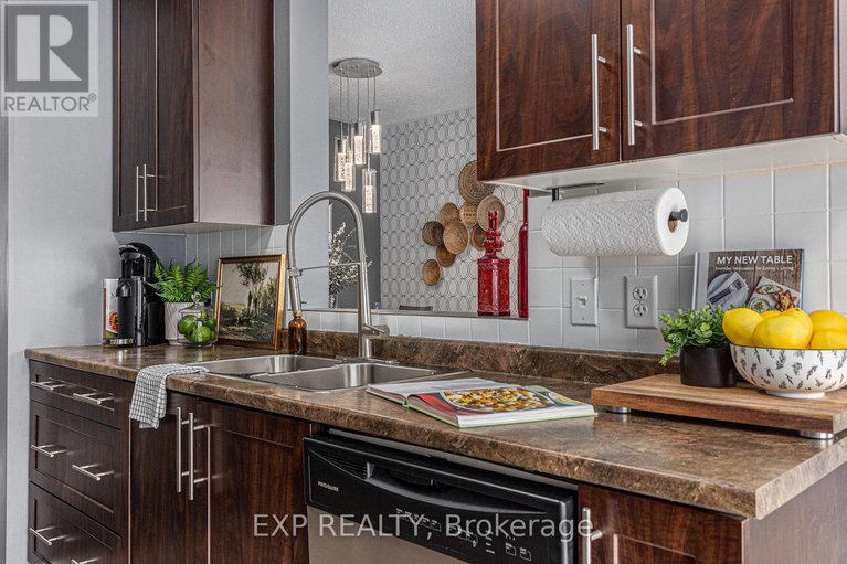 28436819/841-tabaret-street/emerald-meadowstrailwest/ottawa/ontario/K2M0E7_11