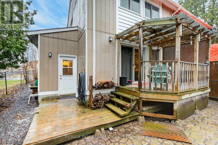 29607397/7925-jeanne-darc-boulevard-n/orleans-wood/ottawa/ontario/K1C2C7_30