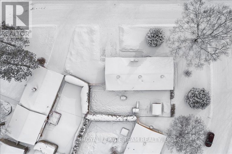 29297114/20-whitburn-crescent/crystal-beach/ottawa/ontario/K2H5K6_37