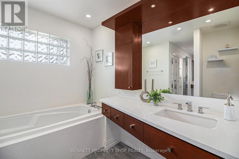 28832274/1934-lenester-avenue/mckellar-heightsglabar-park/ottawa/ontario/K2A1J9_22