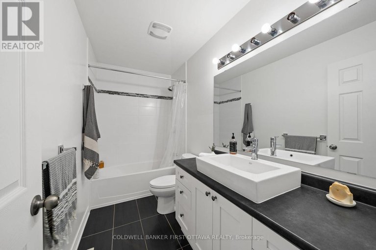 29585353/220-dave-smith-crescent/riverside-southgloucester-glen/ottawa/ontario/K4M0B7_29