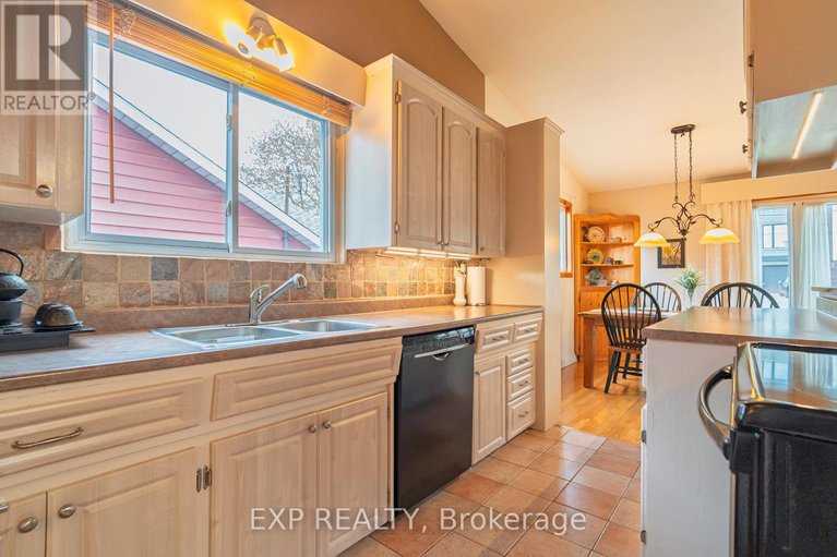 28319921/220-ancaster-avenue/woodroffe/ottawa/ontario/K2B5B3_8