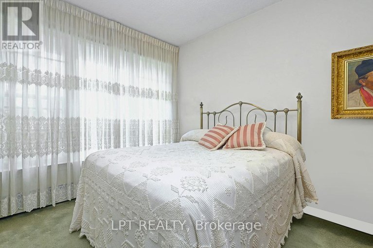 28230942/169-roger-road/faircrest-heights/ottawa/ontario/K1H5C7_25
