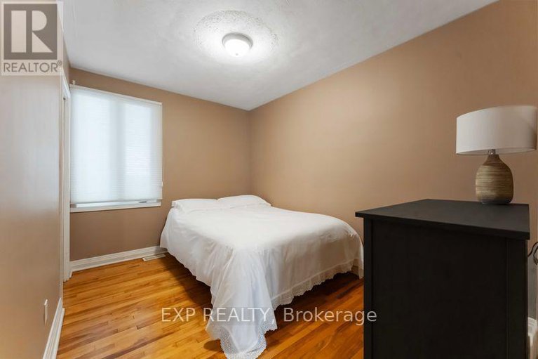28608756/6-lyall-street/city-viewskylinefisher-heightsparkwood-hills/ottawa/ontario/K2E5G6_14
