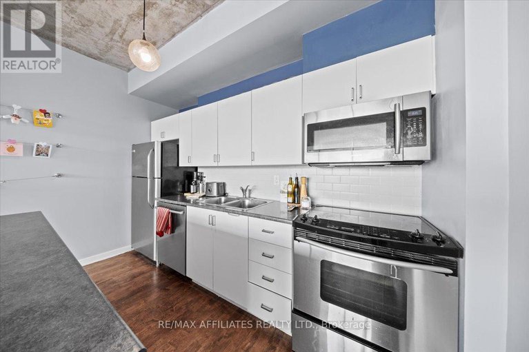 28155411/201-180-york-street/lower-townbyward-market/ottawa/ontario/K1N1J6_5