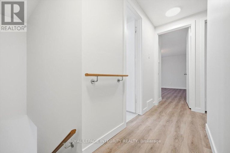 29214221/809-vinette-crescent/chatelaine-village/ottawa/ontario/K1E1X1_18