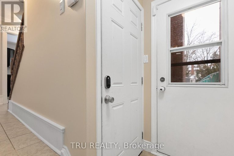 29669051/1078-st-emmanuel-terrace/convent-glen-north/ottawa/ontario/K1C2J7_32