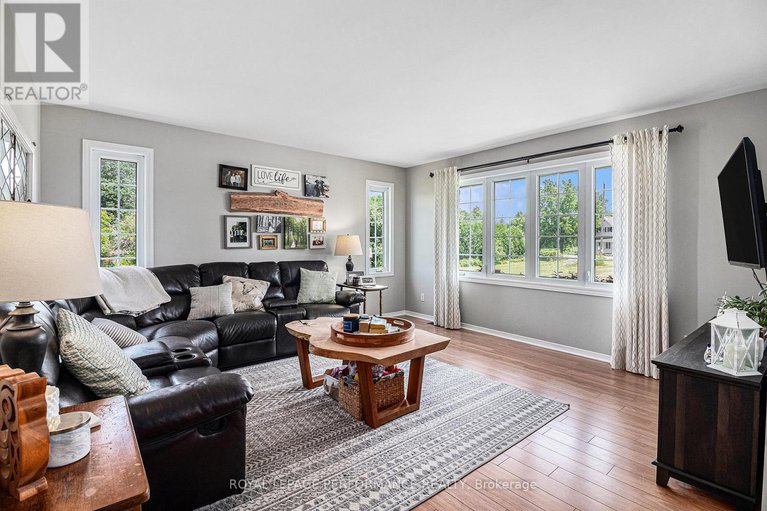 28804452/66-front-street/finch/north-stormont/ontario/K0C1K0_6
