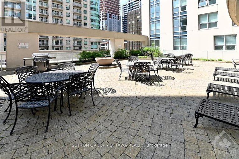 28471695/706-242-rideau-street/sandy-hill/ottawa/ontario/K1N0B7_15