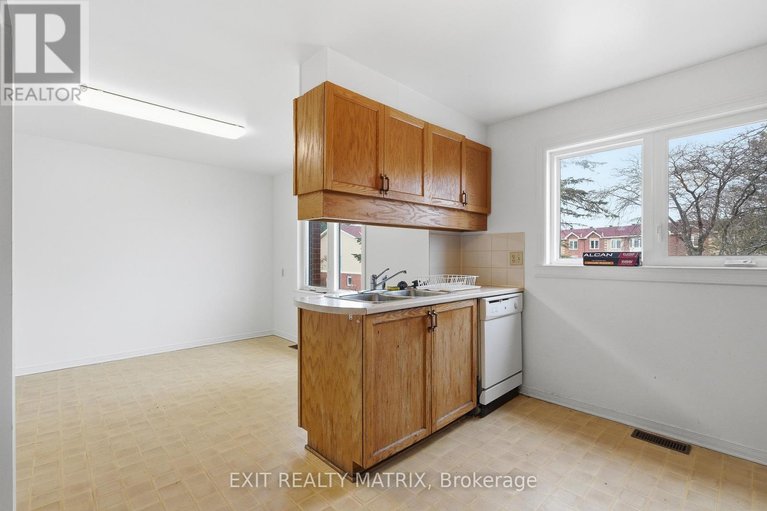 29458726/17-1838-summerfields-crescent/chapel-hill/ottawa/ontario/K1C7B7_18