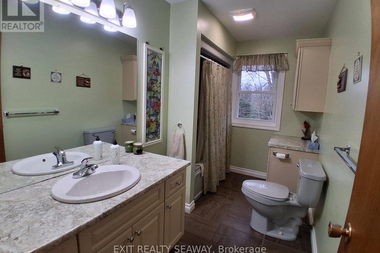 29541382/5514-county-road-16-road-n/iroquois/south-dundas/ontario/K0E1K0_21