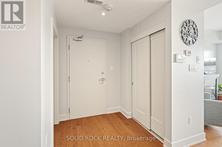 28694497/301-345-elizabeth-cosgrove-private/mer-bleuebradley-estatesanderson-park/ottawa/ontario/K1W0K6_7